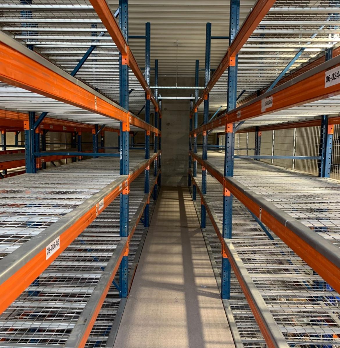 Regały półkowe wysokiej nośności – Automatic Letter Bender Regały półkowe magazynowe – realizacja dla Automatic Letter Bender