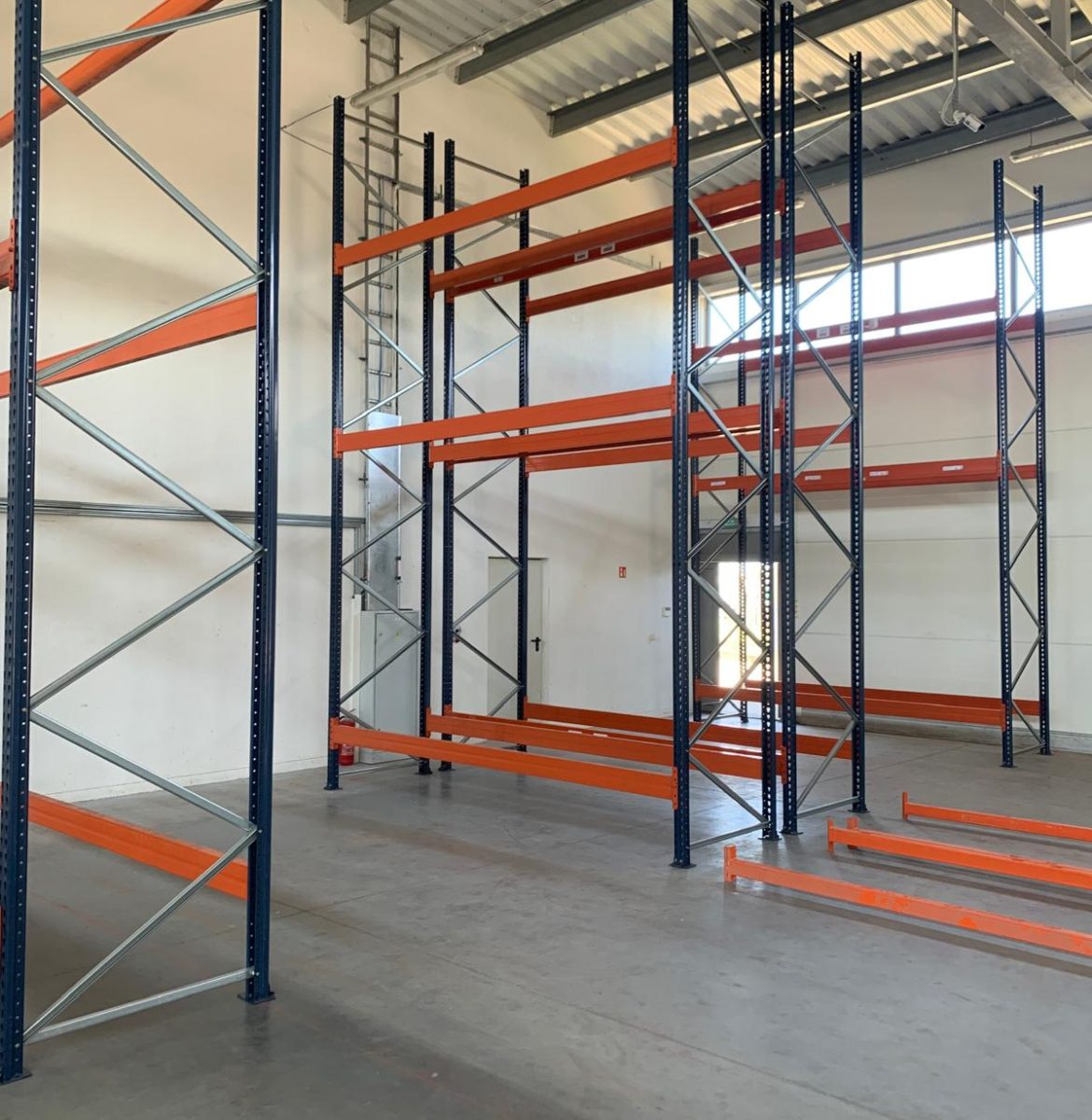 Regały paletowe Białystok osiedle Fasty - montaż systemów magazynowych MS Regały Montaż regałów paletowych Białystok osiedle Fasty - MS Regały trawersy 3600mm magazyn OMI