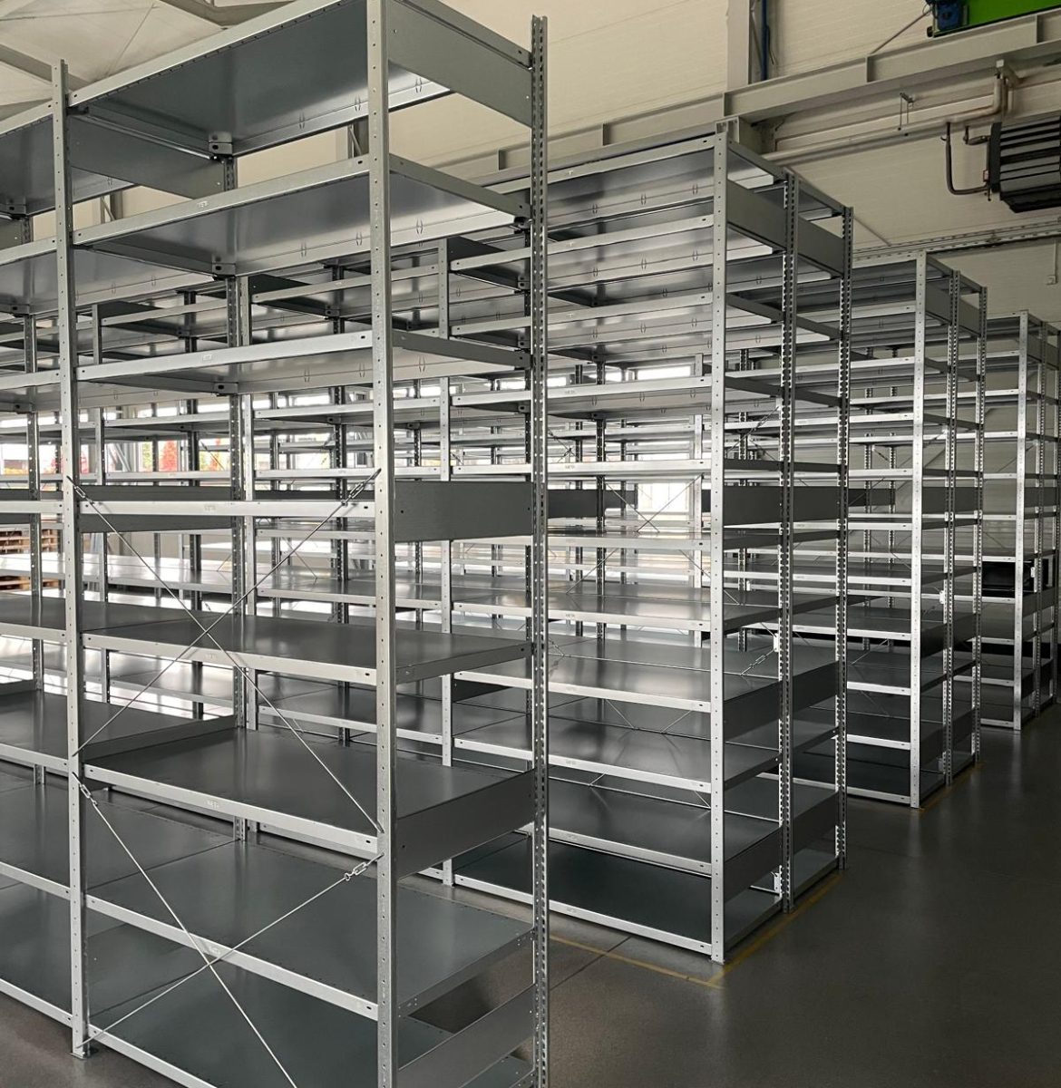 Realizacja regałów półkowych Płock - gotowy magazyn AMATECH MS Regały Mazowsze Gotowy magazyn regały półkowe AMATECH Płock galwanizowane MS Regały branża technologiczna mazowieckie