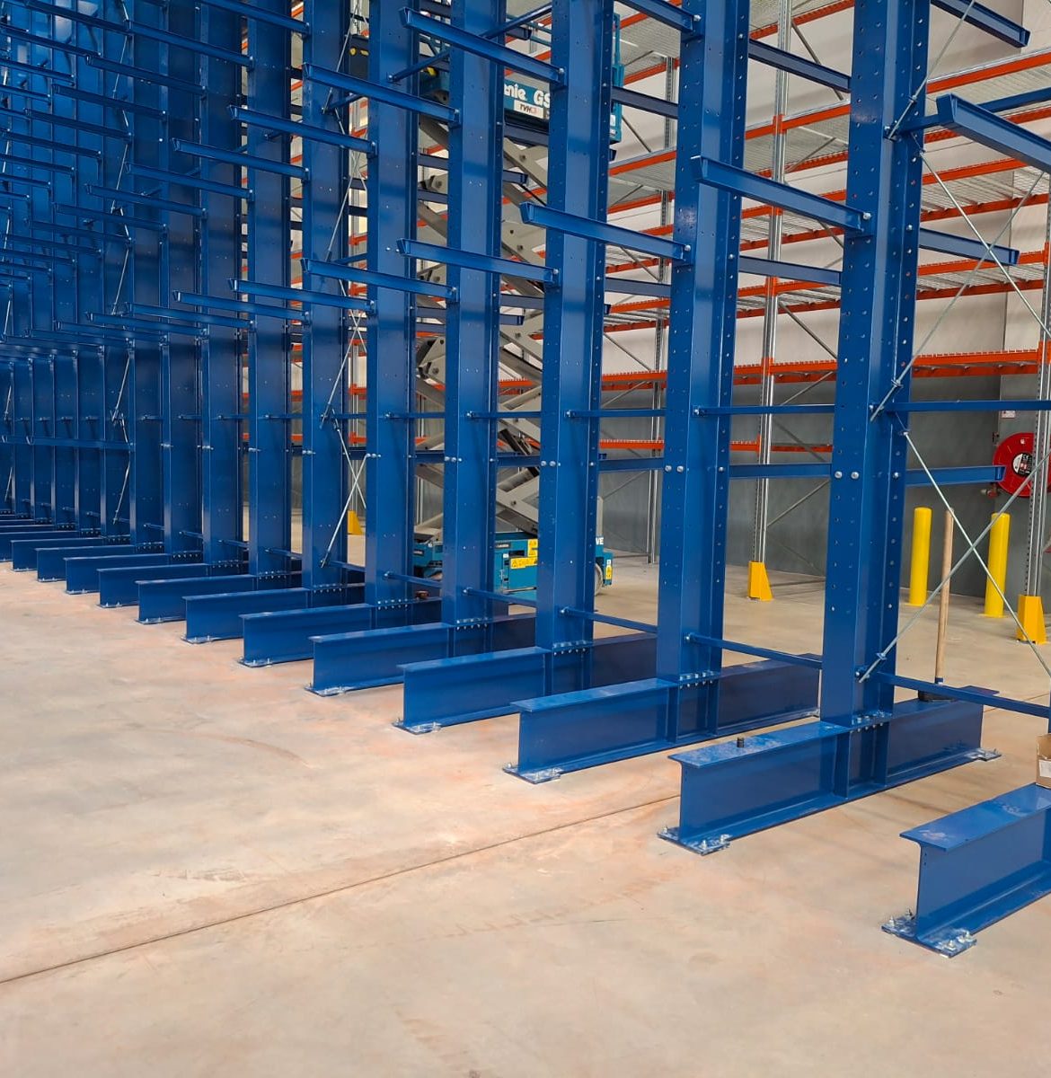 System regałów wspornikowych i paletowych Francja - automotive Metz MS Regały eksport Zintegrowany system regałów wspornikowych paletowych Metz Francja automotive MS Regały eksport Europa