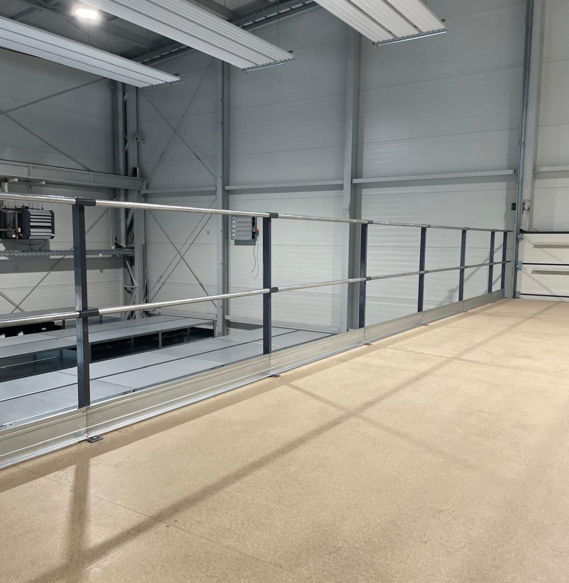 Realizacja antresoli 60m² Płock - gotowe biuro AMATECH MS Regały Mazowsze Podlasie Gotowa antresola przemysłowa AMATECH Płock 60m2 biuro MS Regały realizacja elektrotechnika mazowieckie