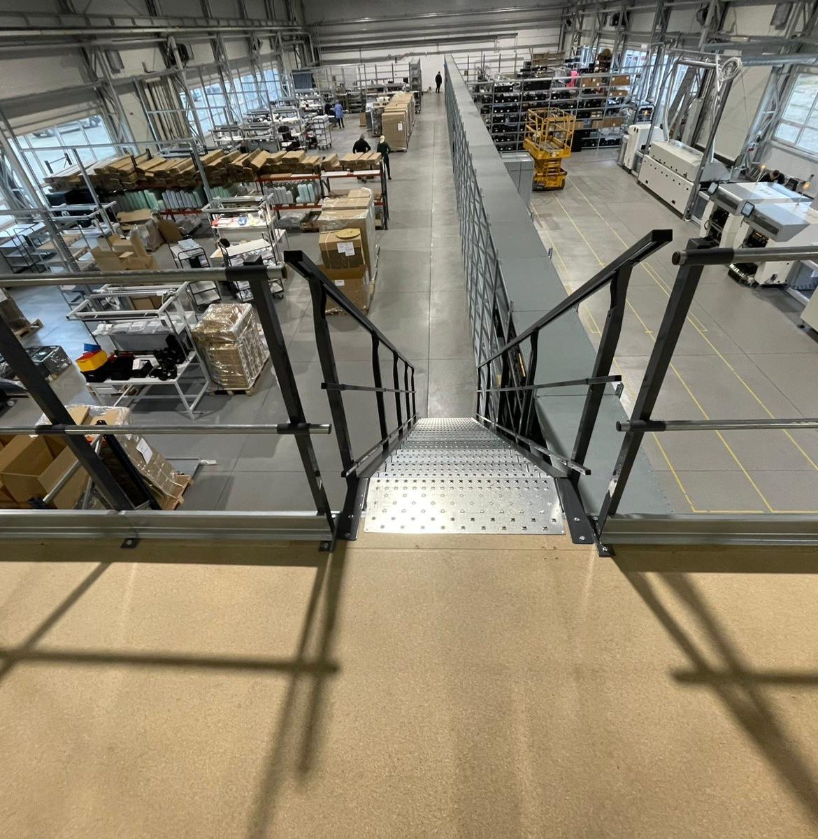 Montaż antresoli przemysłowej Płock - biuro 12x5m AMATECH MS Regały Mazowsze Antresola przemysłowa 12x5m AMATECH Płock biuro nad garażem MS Regały nośność 350kg mazowieckie